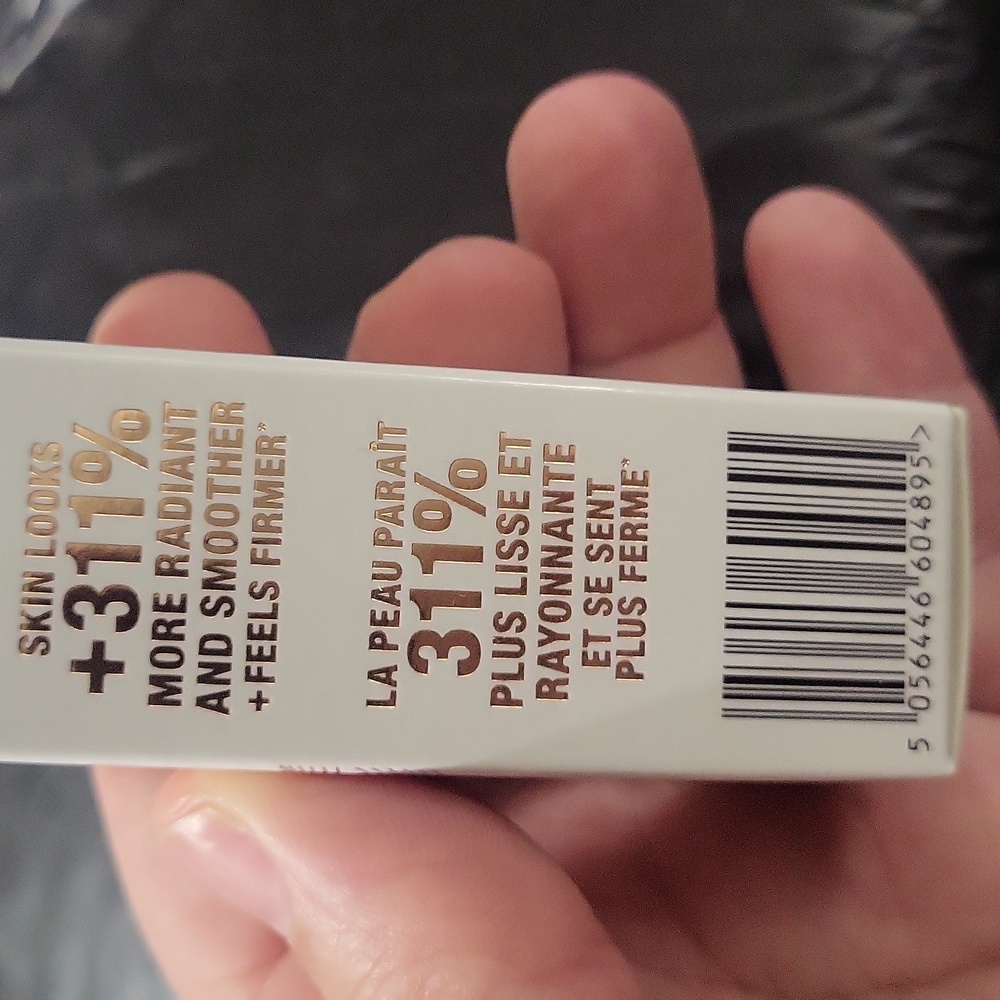Charlotte Tilbury Collagen Superfusion Facial Oil - Gold and Cream - Picture 3 of 3